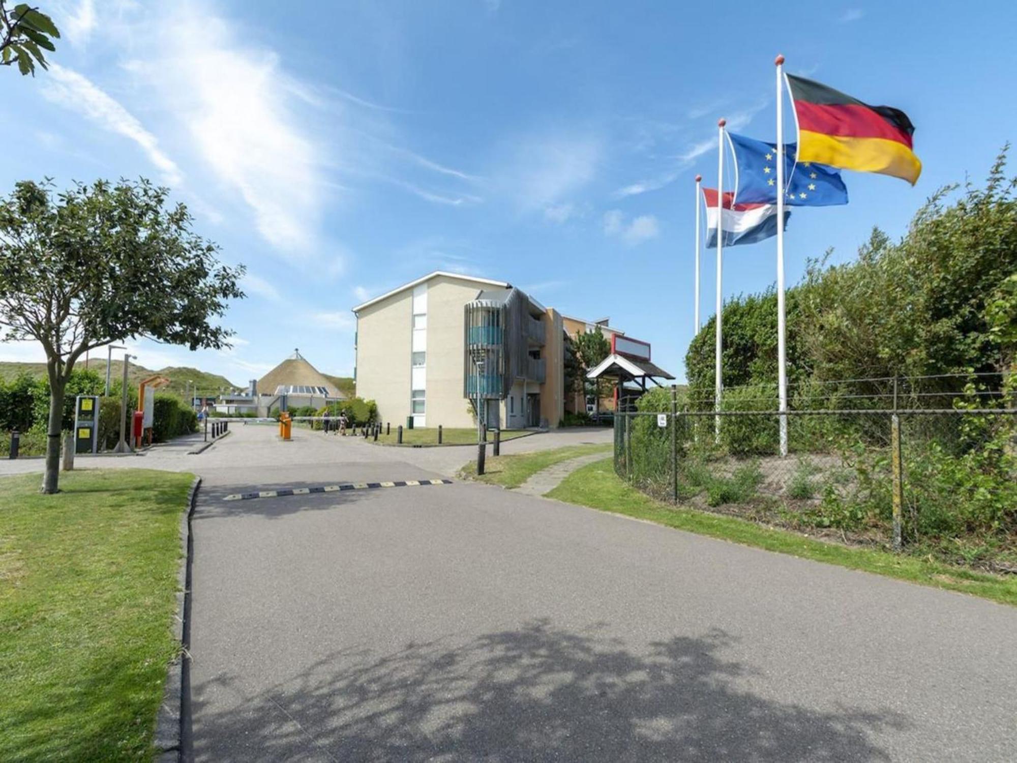 An Apartment That Is Attractively Furnished Julianadorp Exteriör bild